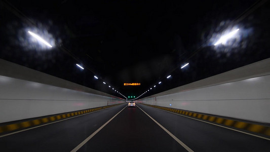 時(shí)隧道 時(shí)間與空間的視覺(jué)交錯(cuò)